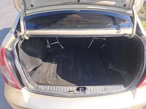 Hyundai Accent sedan - Kuzov: 4 qapılı sedan, rəngi şampan/qızılı -