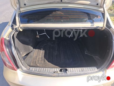Hyundai Accent sedan - Kuzov: 4 qapılı sedan, rəngi şampan/qızılı -