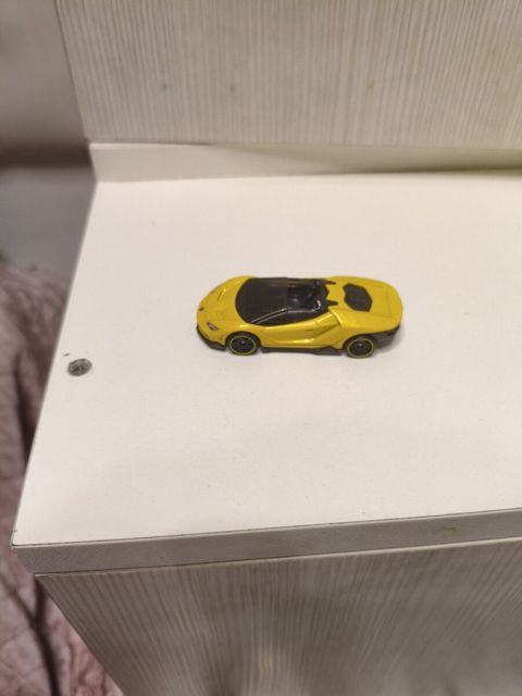 Lamborghini oyuncaq avtomobili