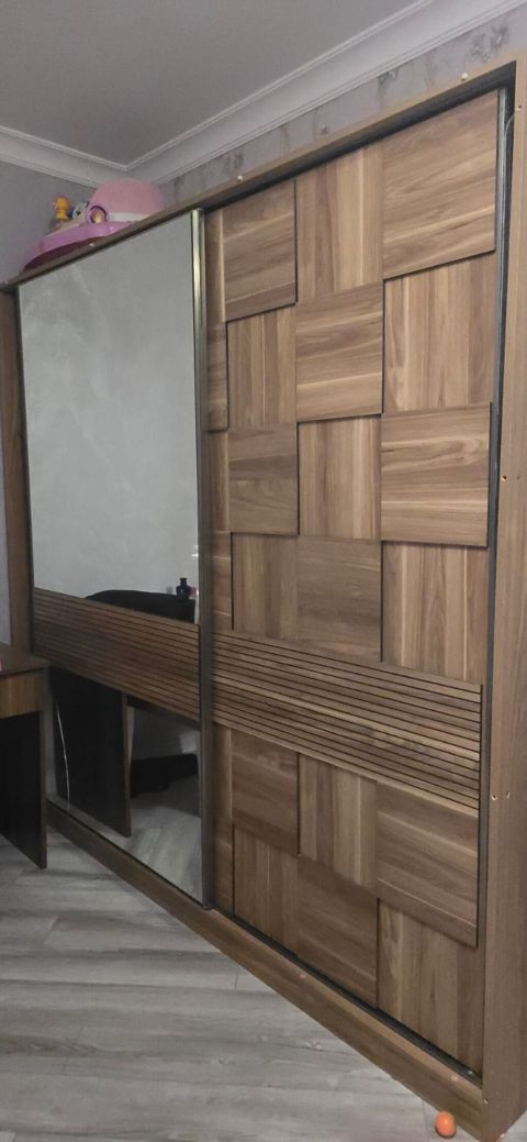 Dolab 220 azn satilir‼️olcu H 2.20×E 2.30 guzgusunde siniq var unvan