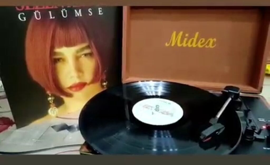 Midex Qromofon. Az istifadə edilib. Üzərində Sezen Aksu - Gülümse — Vinil proqreslər və aksesuarlar, Bakı (2)