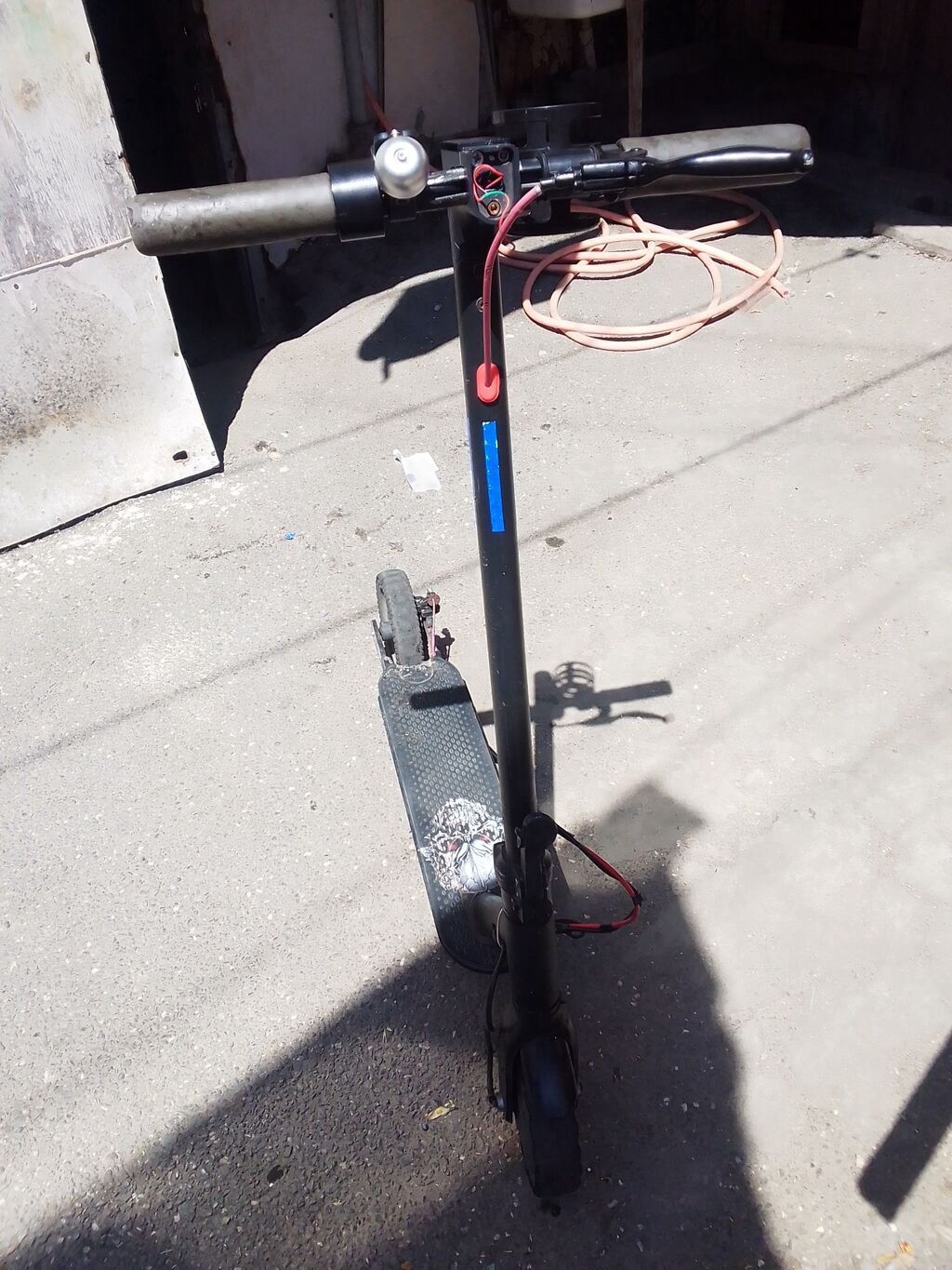 Elektrik skuter - Şəhərdaxili rahat gediş üçün yığcam elektrik skuter — Mallar, Bakı