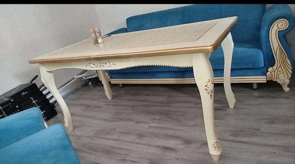 Masa yaxsi veziyyetde. Baqli 8 neferlik. Acilanda 12 neferlik olur — Mebel, Bakı
