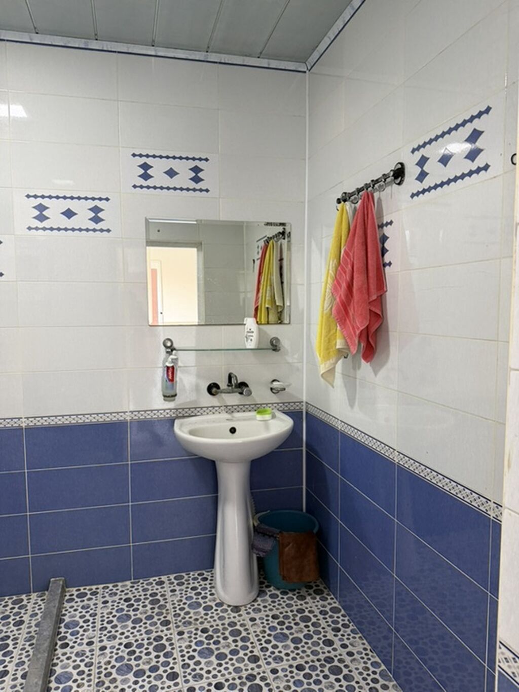 Novxanıda elit məhlədə hovuzlu ev kirayə verirəm. İki mətbəx, 3 otaq — Daşınmaz əmlak, Novxanı (6)
