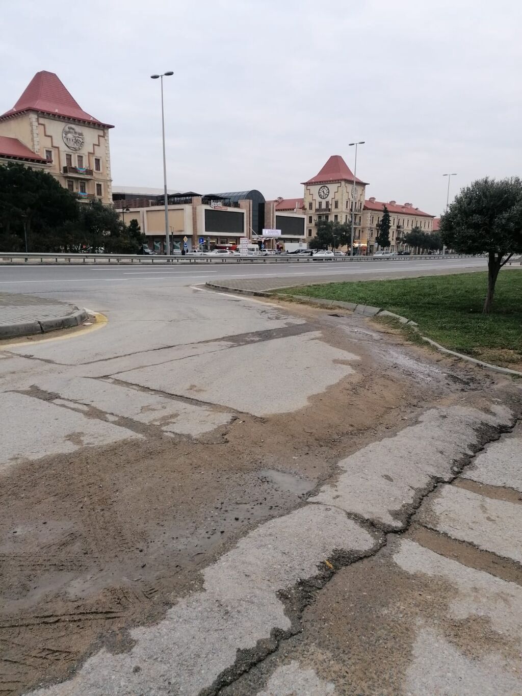 Buzovnada fovorit marketinen üz üzə kecidin düz yanında 1 otaqli ev — Mallar, Digah