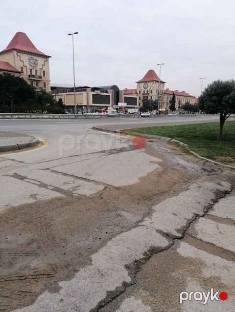 Buzovnada fovorit marketinen üz üzə kecidin düz yanında 1 otaqli ev