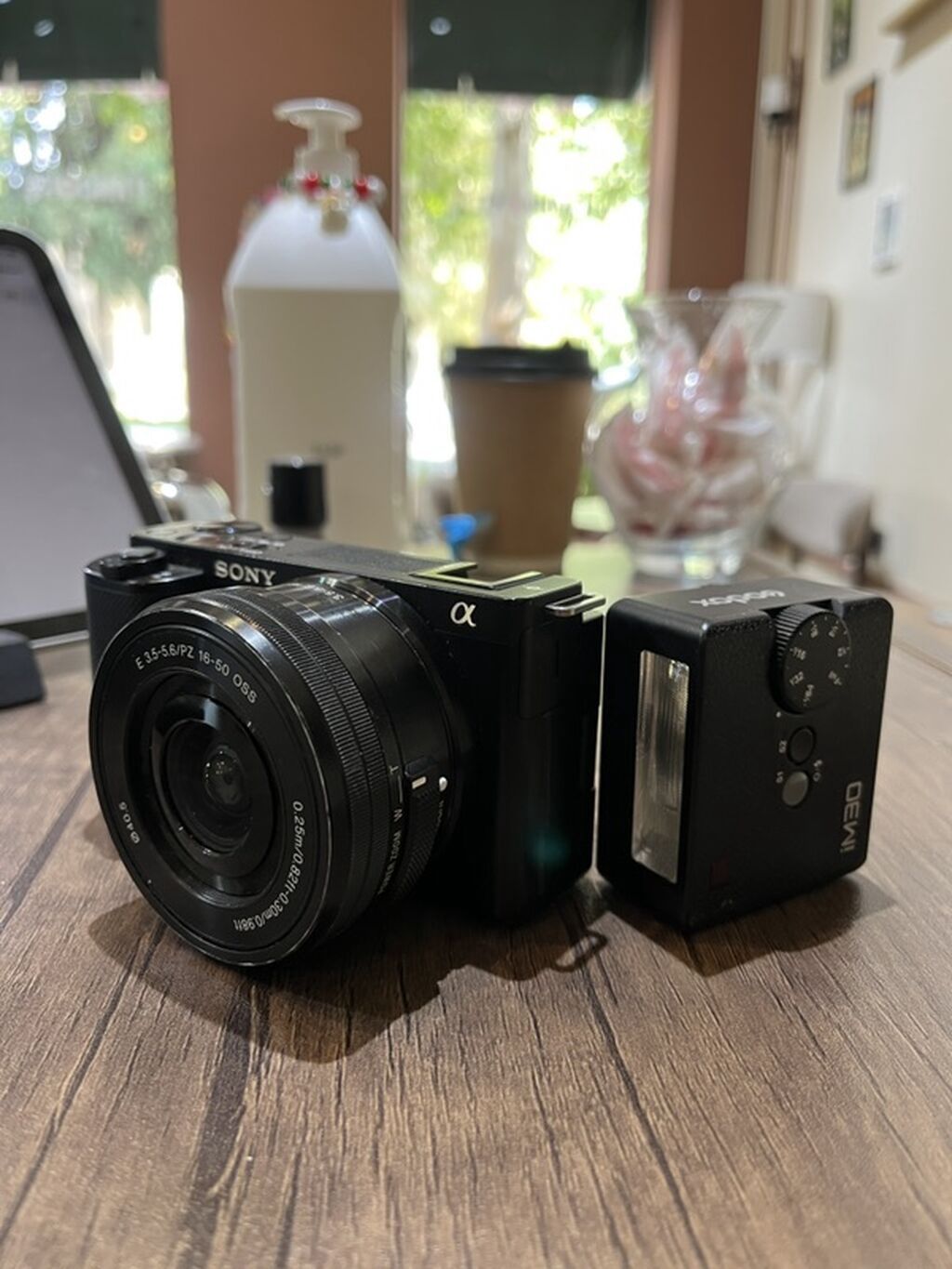 Məhsul: Sony ZV-E10 Almaniyadan almışıq kamera və flaşı. Çantada yer — Elektronika, Gəncə