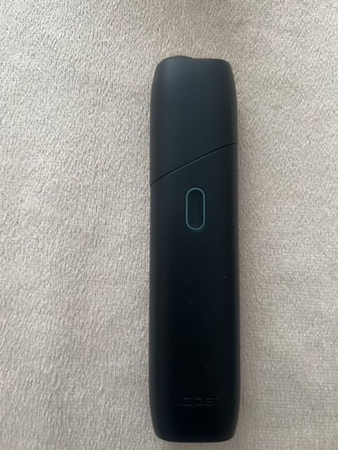 IQOS cihazı – tütün qızdırma sistemi - Rəng: qara - Kompakt, ovucda