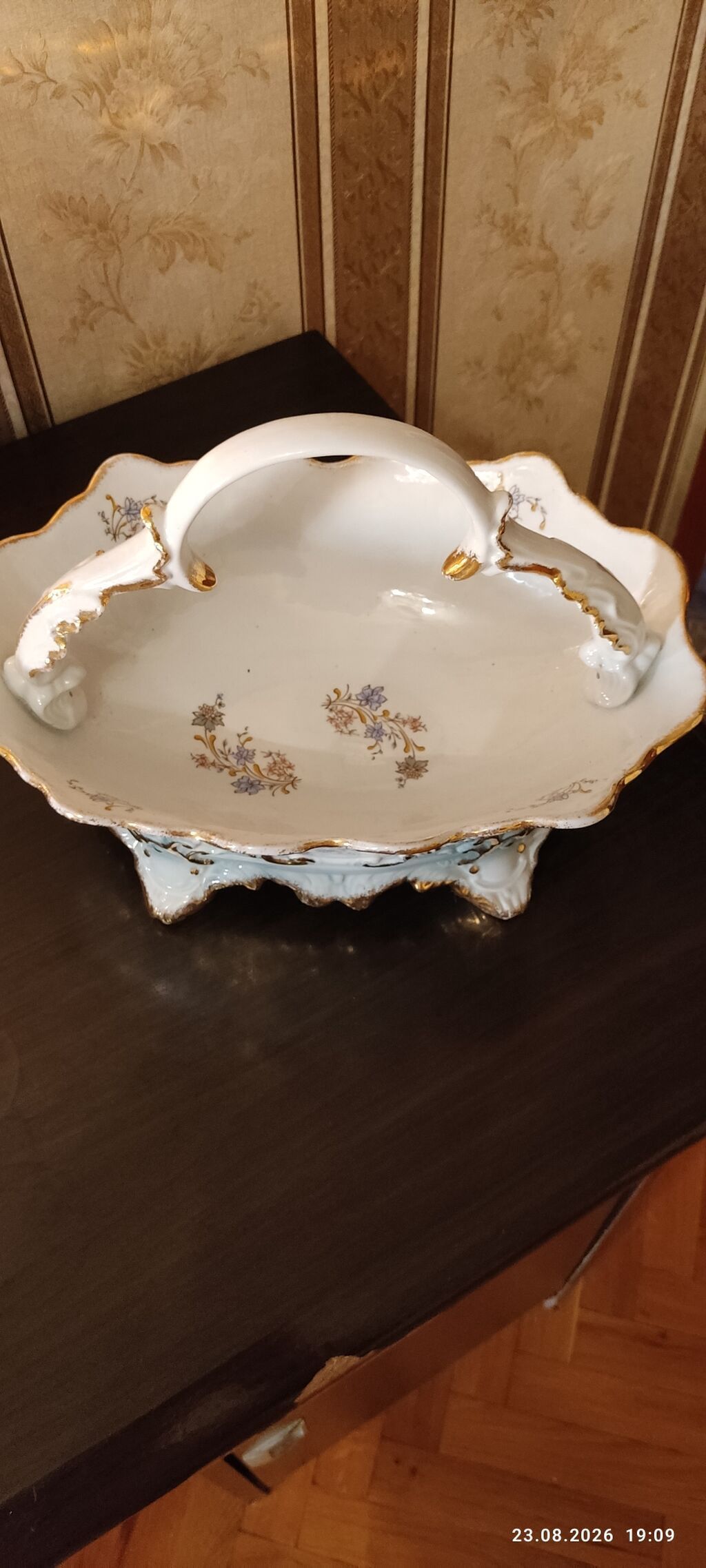 Crown Regal" (Rumıniya) istehsalı olan, qızılı haşiyəli vintaj çini — Mallar, Bakı (2)