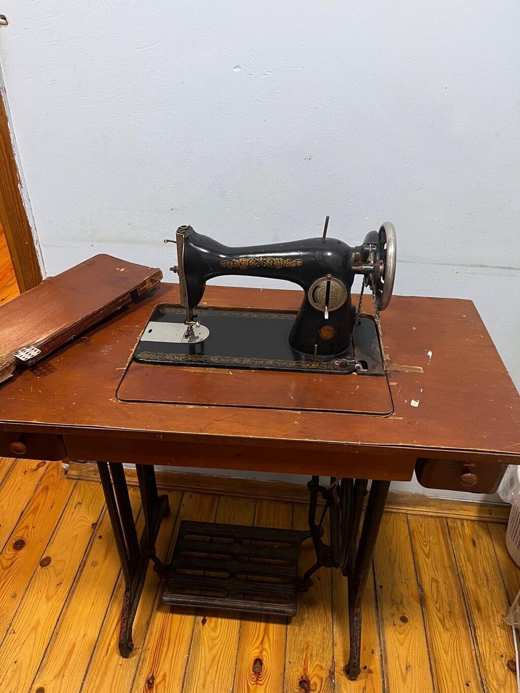 Ayaq pedallı mexaniki tikiş maşını və ağac masalı komplekt — Tikiş və işəmə maşınları, Masazır (2)
