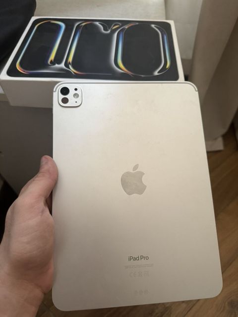 Apple iPad Pro 11" (M4) planşeti Xüsusiyyətlər: - Model: iPad Pro 11"