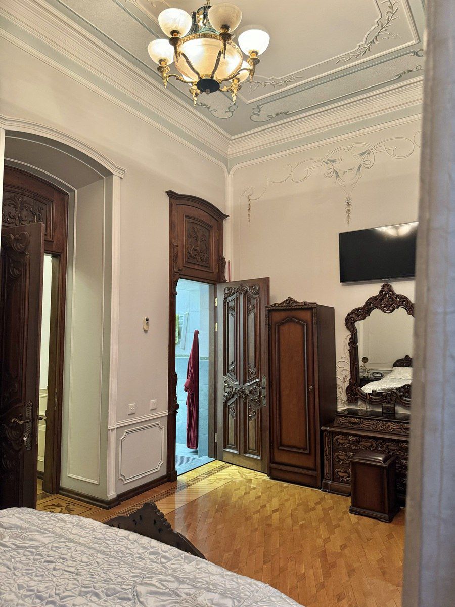 İcarəyə verilir 3 otaqlı köhnə tikili 231 m² — Mənzil, Bakı (6)