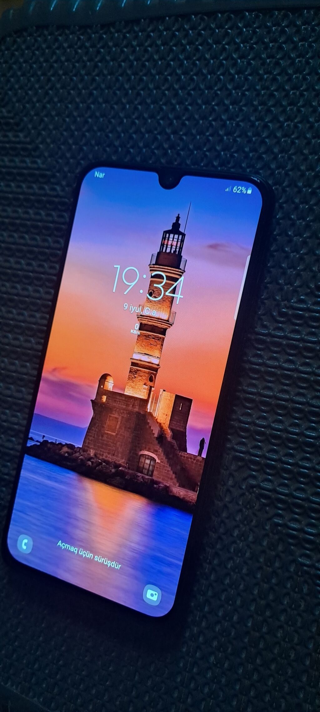 Samsung Galaxy A40, 64 GB, İki sim kartlı