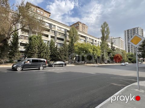 3-otaqlı mənzil, 28 May m., 80 m²