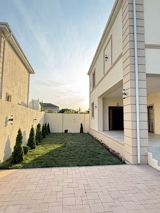 Satılır 4 otaqlı həyət evi/bağ evi 220 m² — Real estate