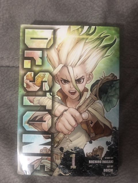 Məhsul: Dr. STONE, Cild 1 – manga (ingiliscə) Təxminən ilk səhfələri
