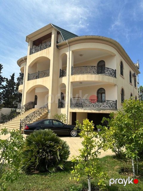 Satılır 8 otaqlı həyət evi/bağ evi 710 m²