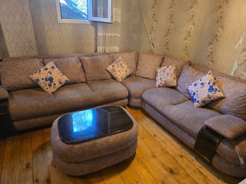 Kunc divan+pufik 300₼. Açılmır baza yoxdur. Ölçü dəqiq bilinmir. Ünvan