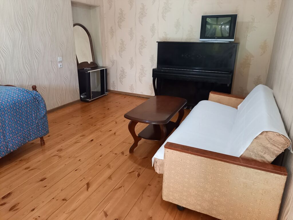 Kirayə: Mebelli 1 otaqlı mənzil - Geniş və işıqlı otaq: taxta döşəmə — Daşınmaz əmlak, Mehdiabad (2)