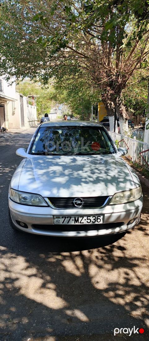 Opel Vectra: 1.8 l | 2001 il 317000 km Sedan