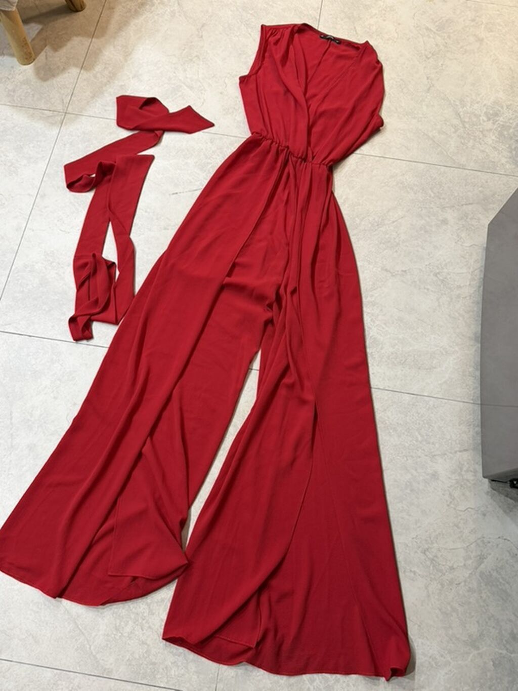 Qırmızı rəngdə qadın kombinezon-elbise (jumpsuit) - Model: Qolsuz — Mallar, Bakı