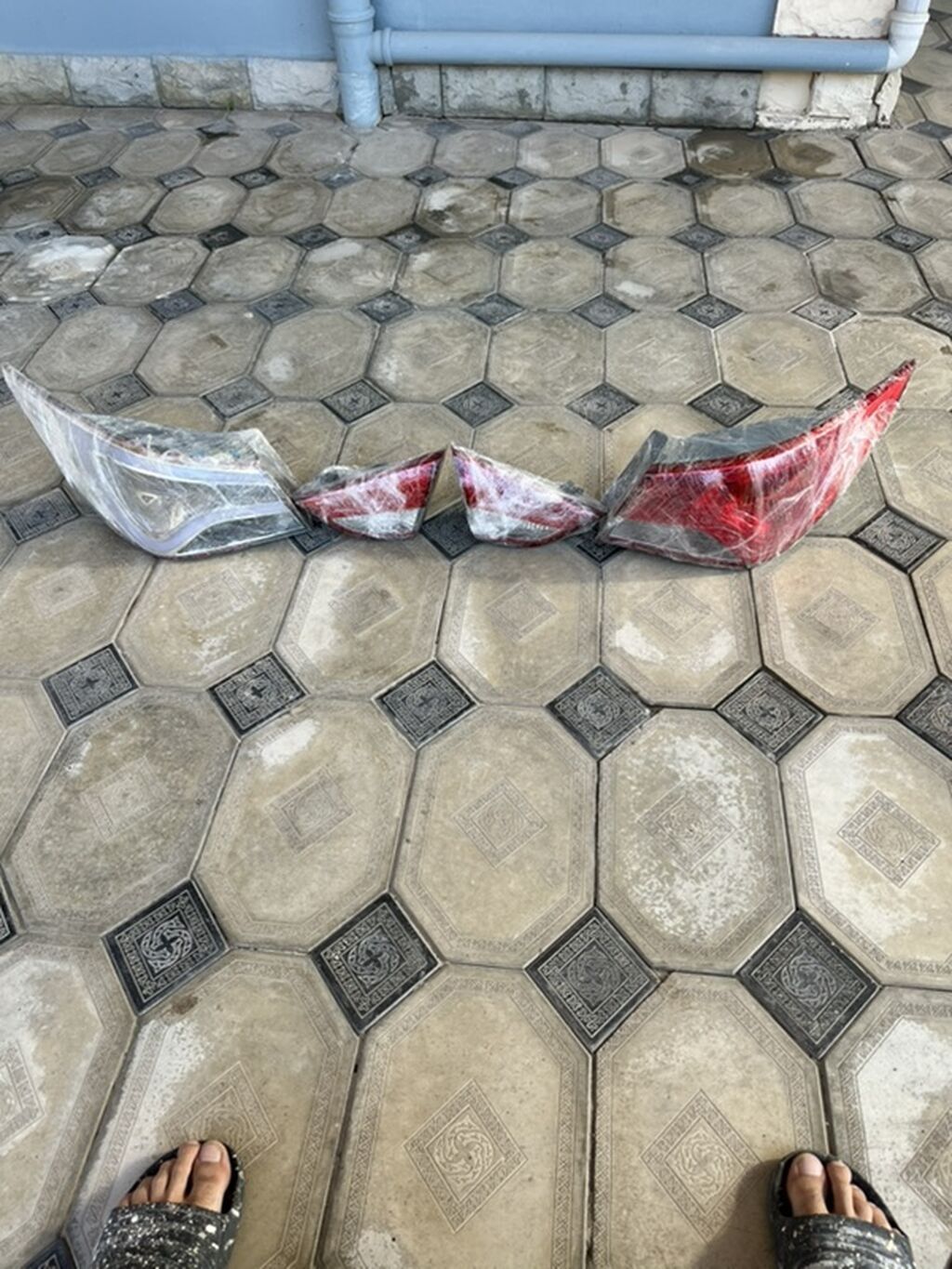 Arxa işıq fənərləri dəsti (4 hissə) Təsvir: - Avtomobilin arxa tərəfi — Ehtiyat hissələri, Mehdiabad (4)