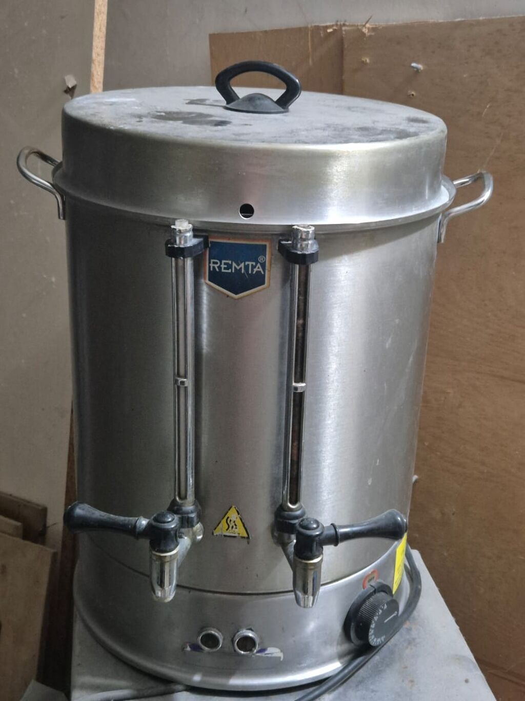 İşlənmiş Elektrik Samovar, 10-dan çox l, Ünvandan götürmə — Samovarlar, Digah (2)