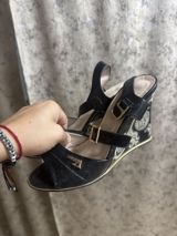 Qadın ayaqqabıları dəsti - Model 1: Qara platformalı sandal - Açıq — Anar — Личные вещи