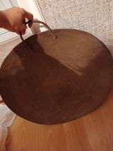 Dəmir sac – iri ölçülü, dairəvi forma. Üst tərəfində möhkəm metal qolu — Mallar