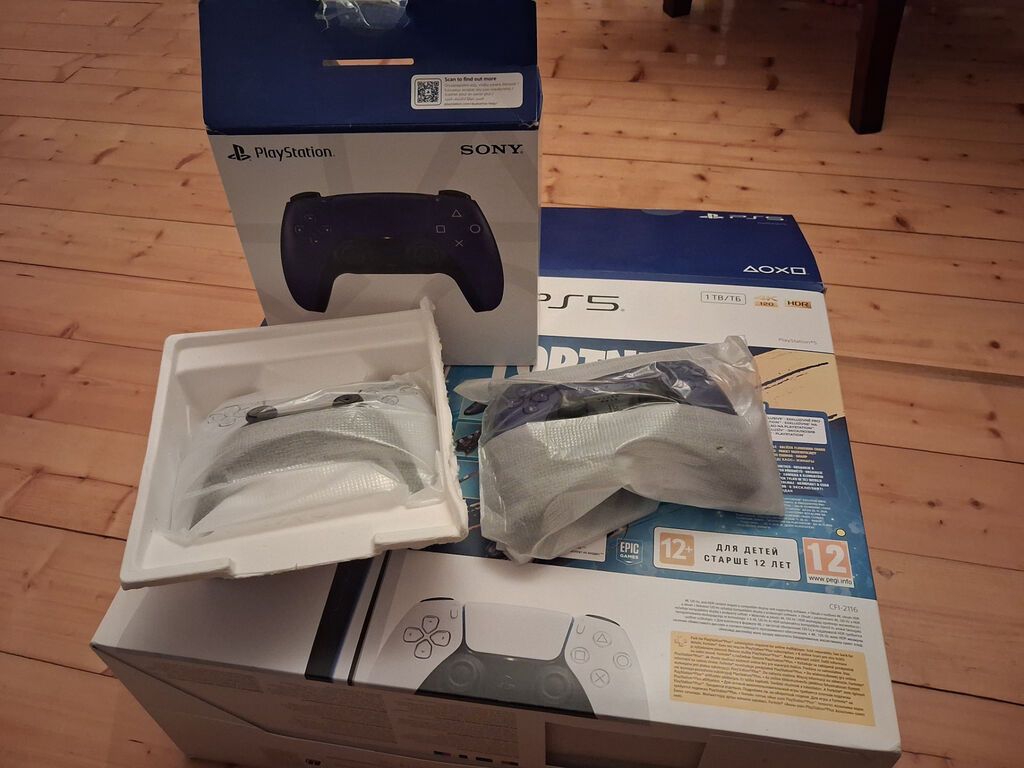 Ps5 Slim. 2 ədəd pultu var. 1 illik plas vaxdına hələ var. Fikri ciddi - 1