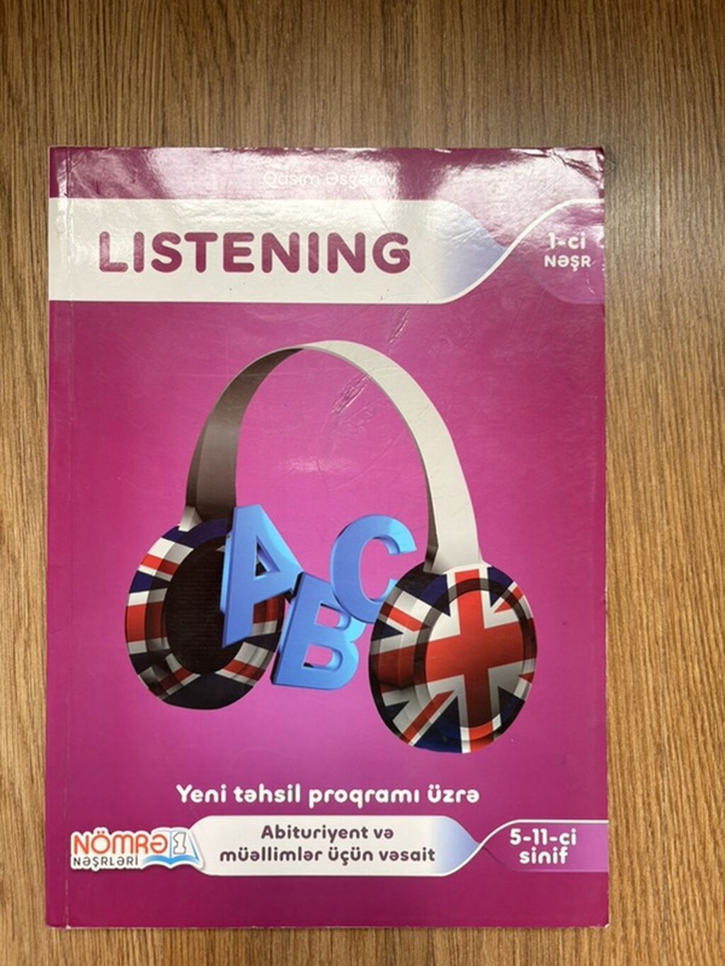 Məhsul: “LISTENING” – İngilis dili dinləmə vəsaiti Müəllif: Qasım — Kitablar və jurnallar, Bakı