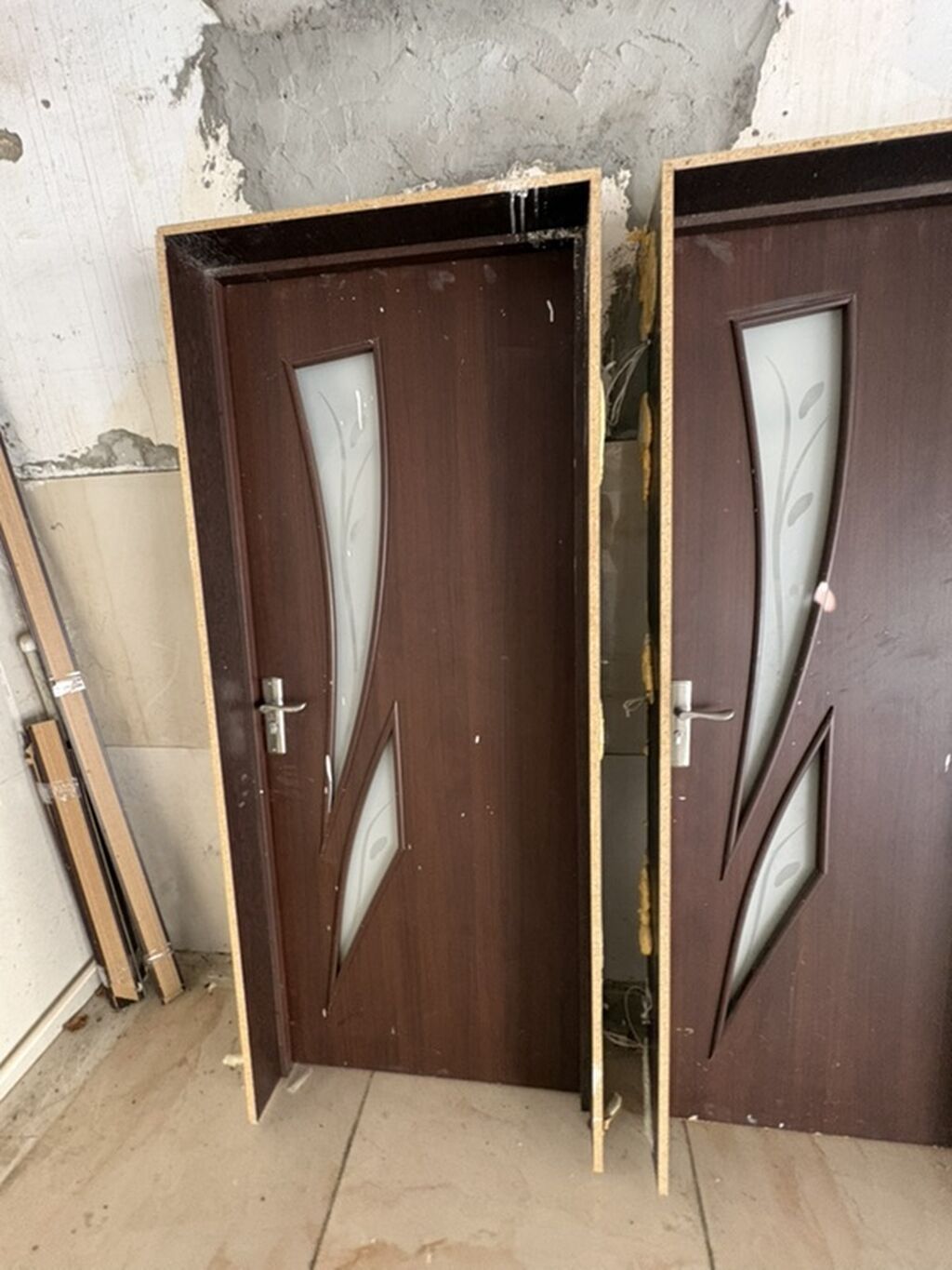 Daxili qapılar – şüşəli dekorlu, tünd qoz rəngində - Material — Mallar, Masazır (6)