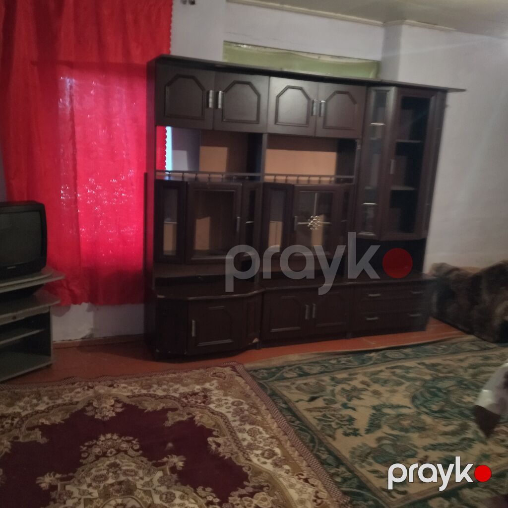 Kirayə üçün sadə, mebellə təchiz edilmiş 2 otaqlı ev. - Geniş qonaq — Daşınmaz əmlak, Bakı (4)