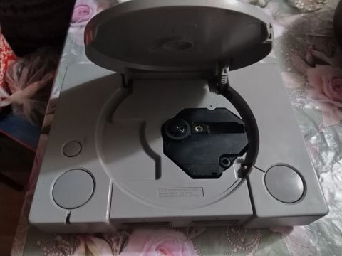 Sony PlayStation (PS1) oyun konsolu – model SCPH-7502 Xüsusiyyətlər