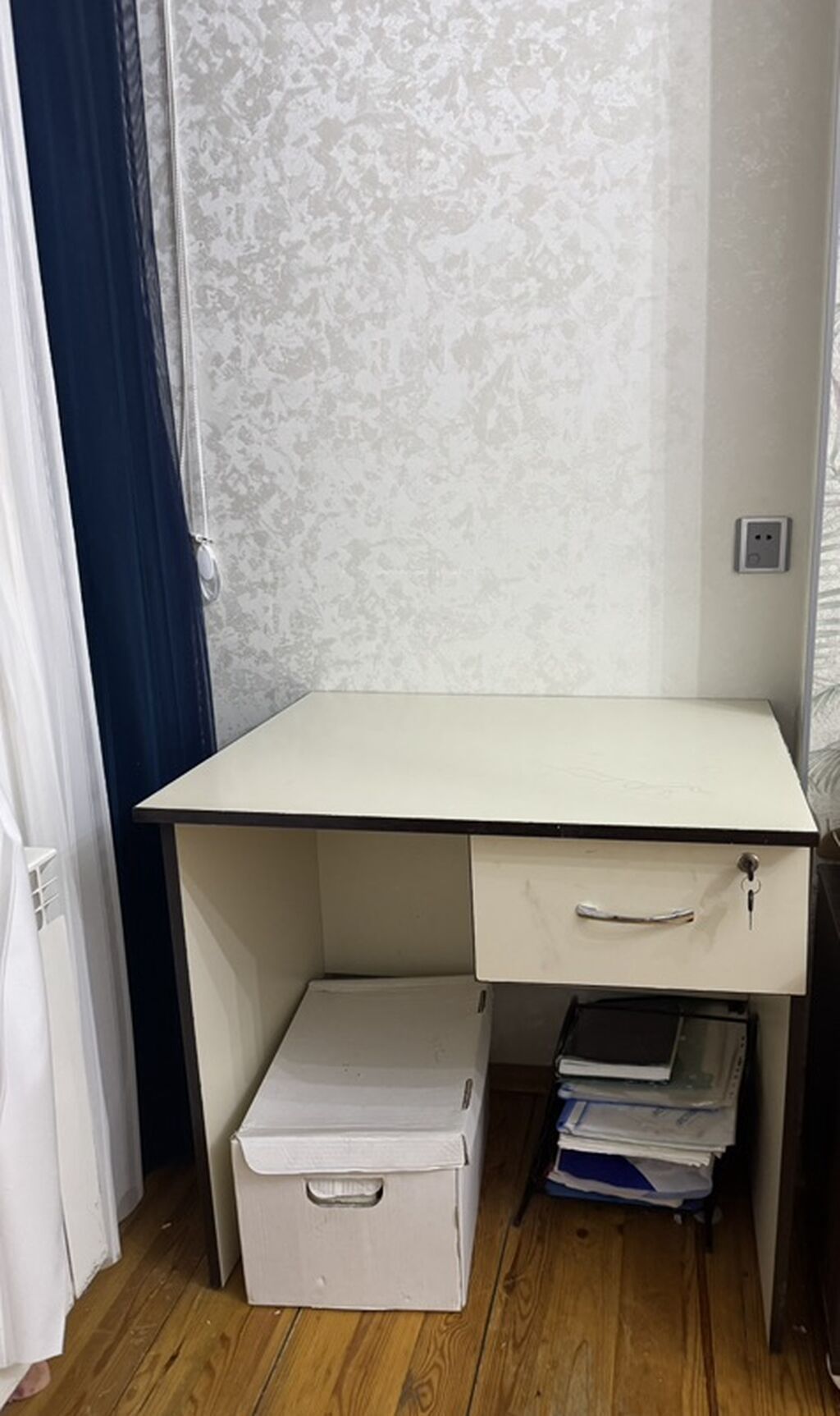 Düz masa, Polkalı, Siyirməli, Sadə laminat, Zəmanətsiz, Kredit yoxdur