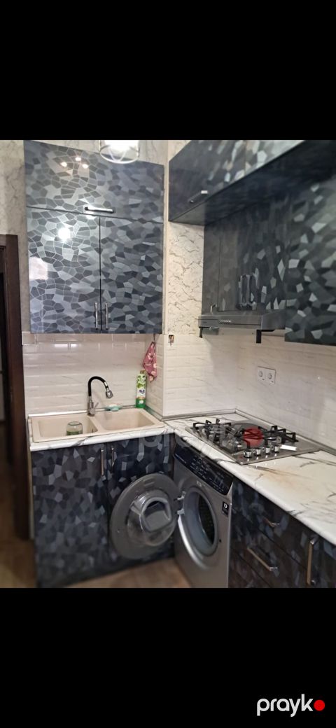 Kirayə 2 otaqlı ev. Xırdalan Şəhərinin tam merkezinde Kristal