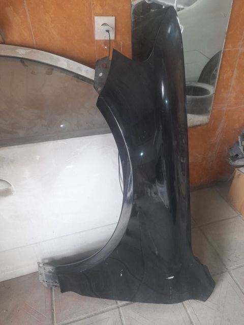 Volkswagen Tuareg sol ön qanadı (krylo) satılır