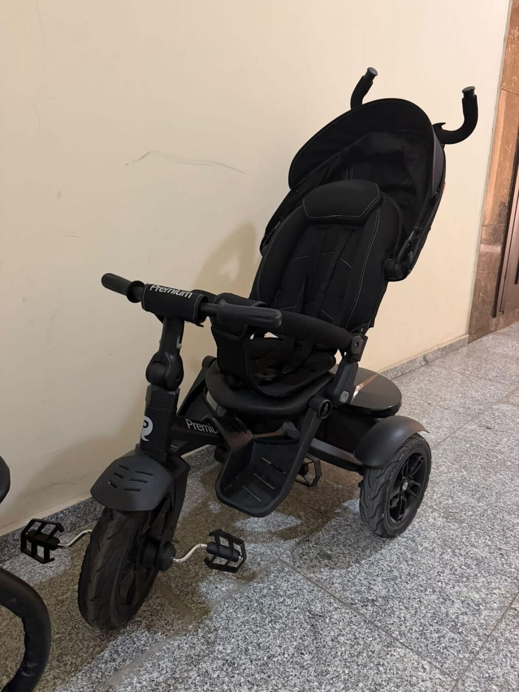 Velik qiymeti 180man Ustu cixartmaq olar ana idare edir Firladirsiz