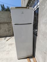 Indesit iki qapılı soyuducu - Brend/model: Indesit, üst kamera — Refrigerators