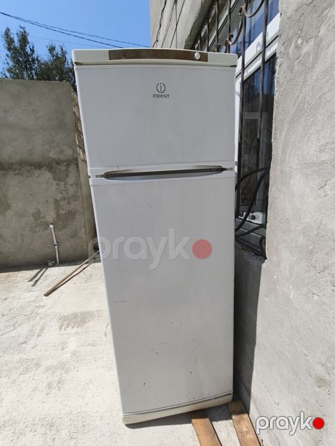 Indesit iki qapılı soyuducu - Brend/model: Indesit, üst kamera