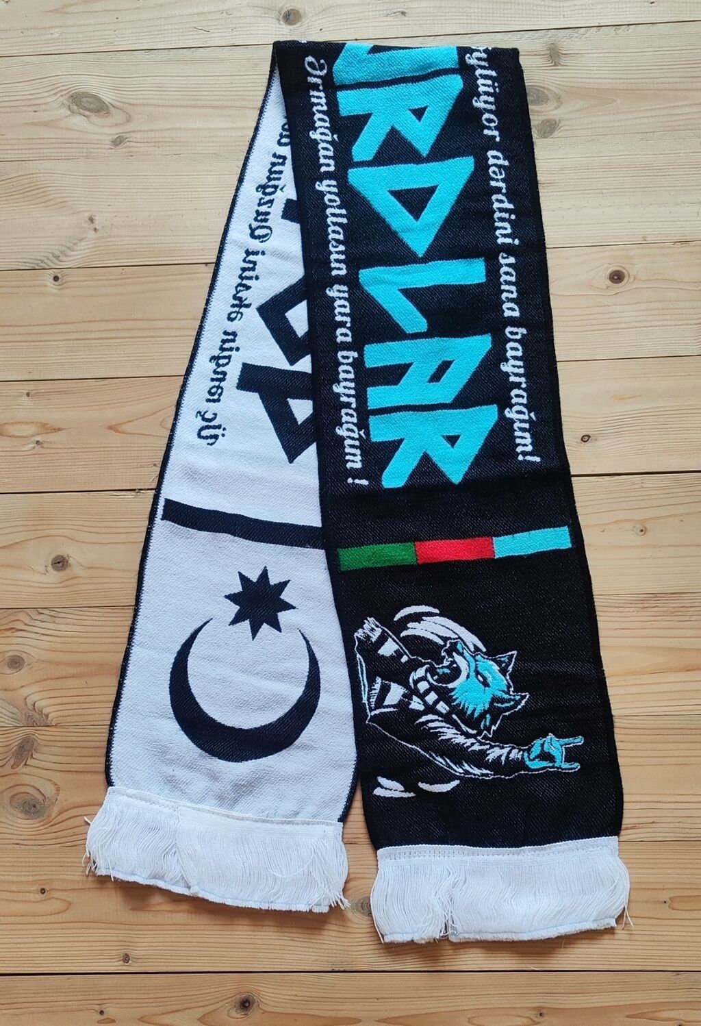 Məhsul: Futbol azarkeş şərfləri (bir neçə dizayn) Təsvir: - Klublar — Tekstil, Masazır (4)