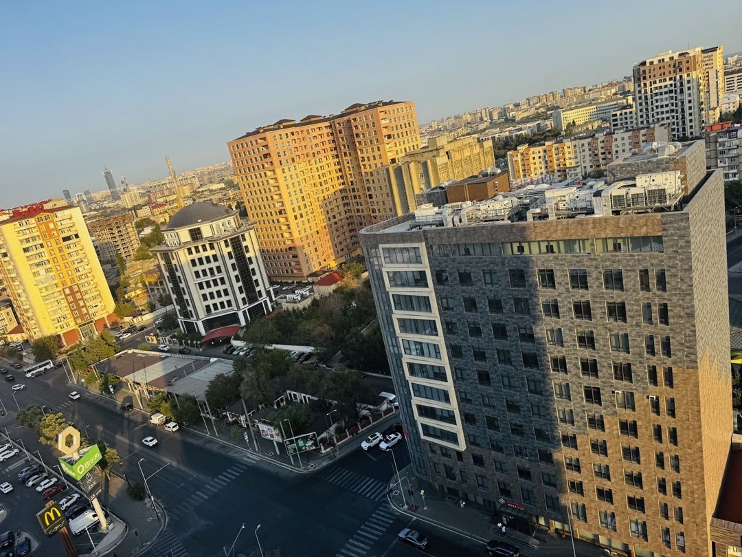Satılır 4 otaqlı yeni tikili 200 m² — Mənzil, Bakı (2)