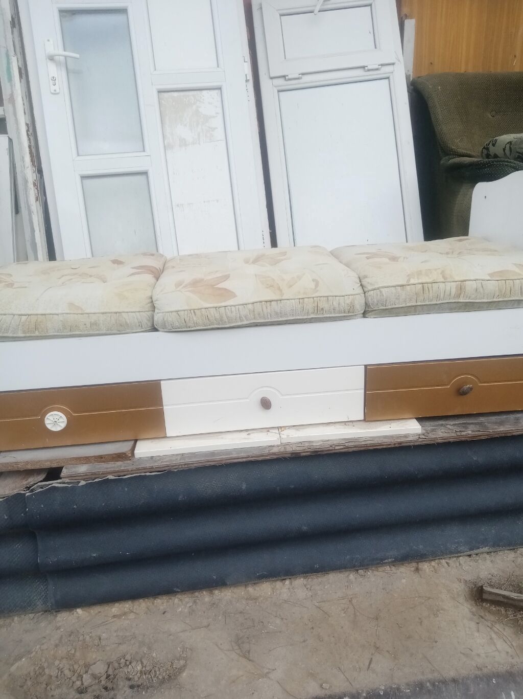 Çarpayı və yaxud oturaçaq — Mebel, Bakı