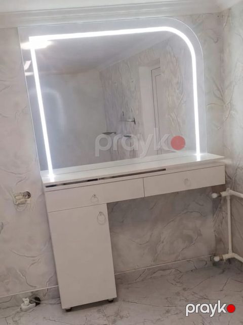 Vizaj masası və işıqlı güzgü - Minimalist dizaynlı ağ vizaj masası -