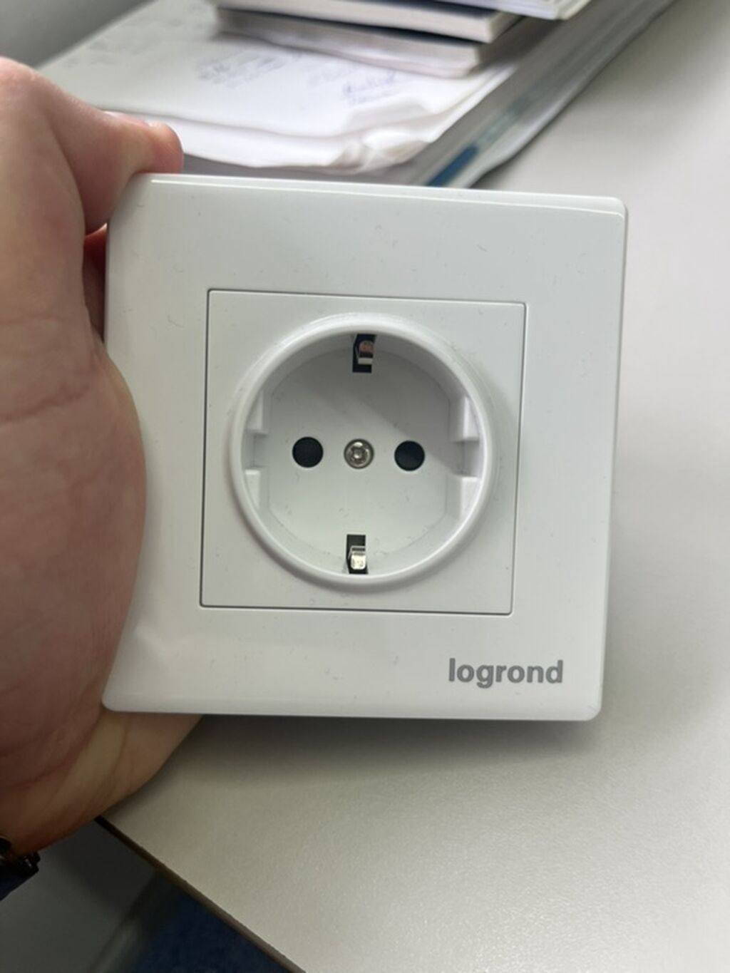 Logrond divar rozetkası – 1 ədəd - Tip: Torpaqlama kontaktlı təkli