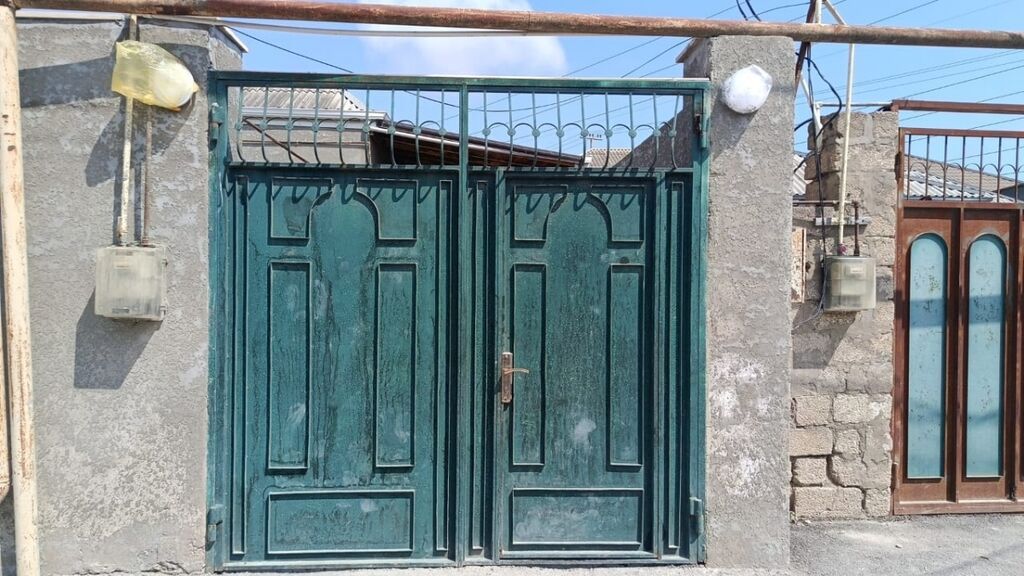 Darvaza satılır 500 azn Curuyu yoxdu 1 ildi kraskalanib 2.40 en — Mallar, Oğuz