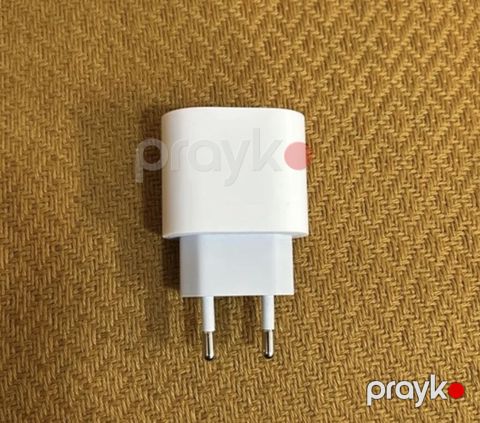 Apple 20W USB‑C Güc Adapteri - Model: A2305 (üzərində qeyd “Designed