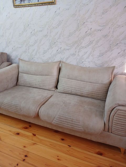 Bej rəngli 3 nəfərlik yumşaq divan - Rəng: açıq bej/şampan -