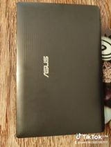 ASUS noutbuk - Brend: ASUS - Korpus: qara rəng, zolaqlı teksturalı — Asus
