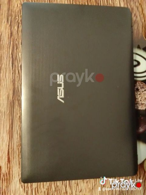 ASUS noutbuk - Brend: ASUS - Korpus: qara rəng, zolaqlı teksturalı — Bakı